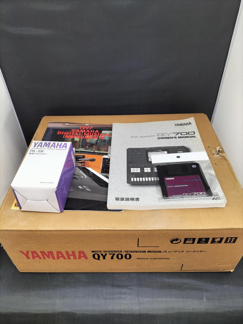 YAMAHA QY700 Music Sequencer w/ Box Accessories Tested Works Japan JP MG01 6.0