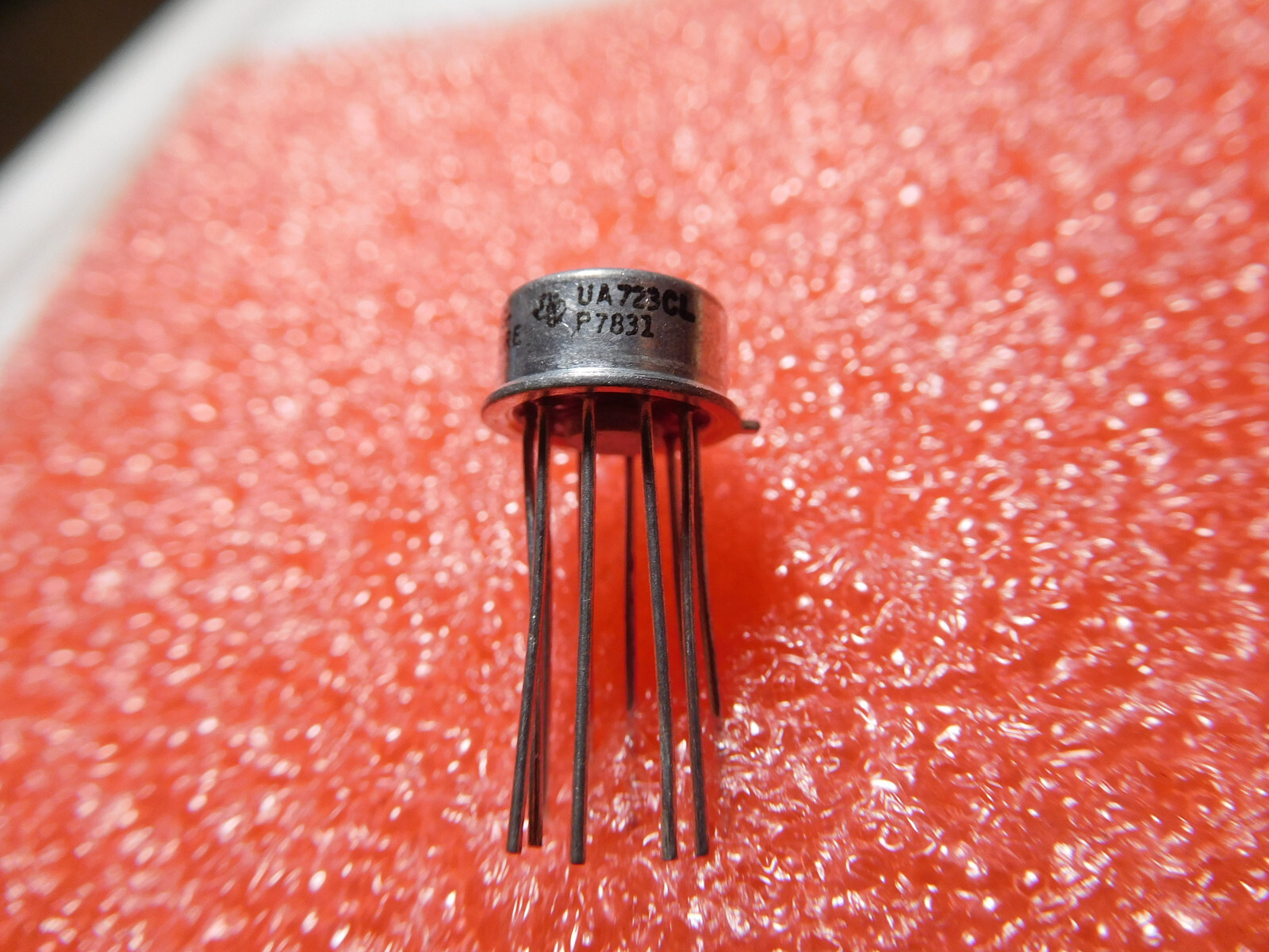 Lot of 1: UA723CL (LM723) vintage IC.  USA Seller, fast ship!
