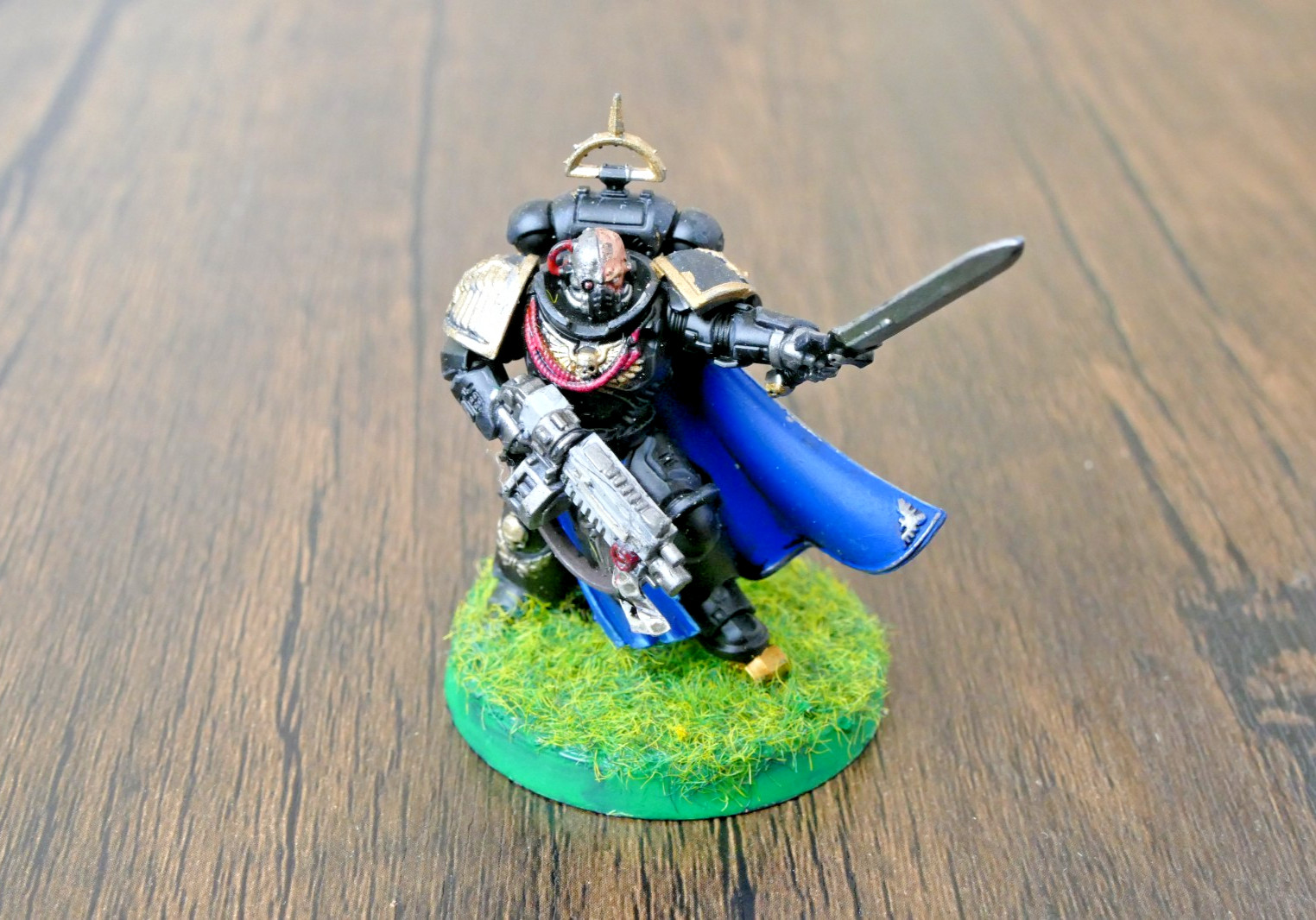 Warhammer 40k Space Marines Primaris Captain Assembled Painted Iron Fists