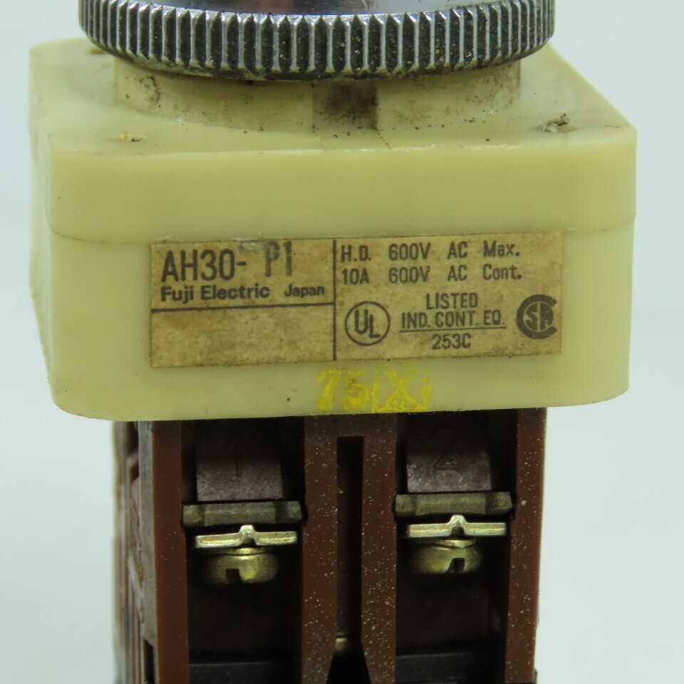 Fuji AH30-P1 3-Position Spring Return Selector Switch 600VAC 10A