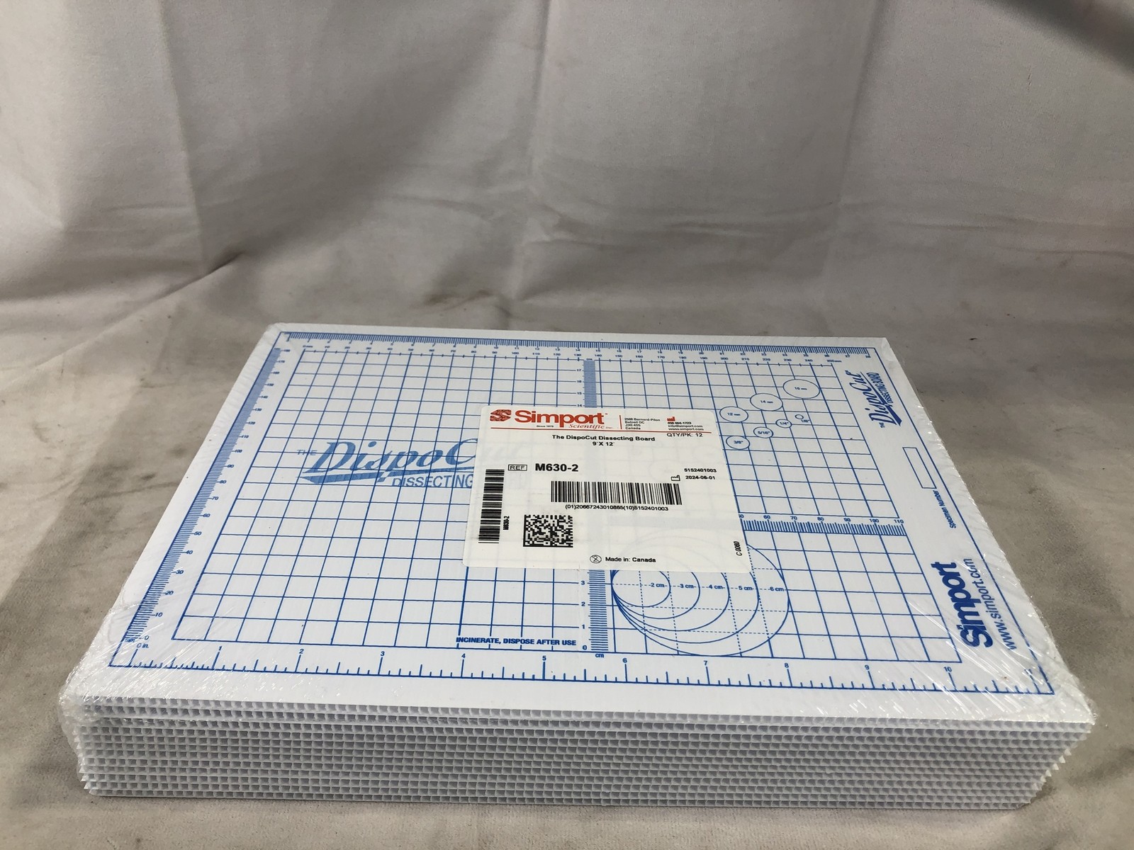 Simport M630-2 Dissecting Board 9" x 12" Disposable - 12 Pack
