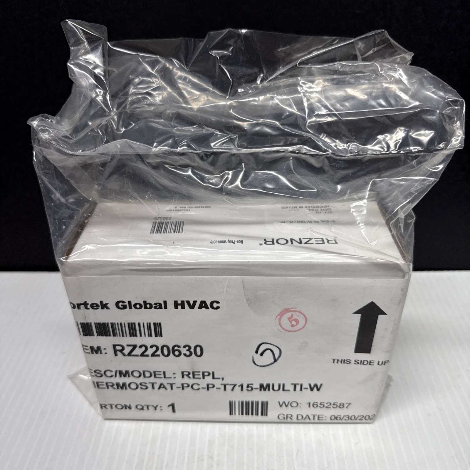 Reznor 220630 Thermostat New Sealed 2H / 2C / HP RZ220630