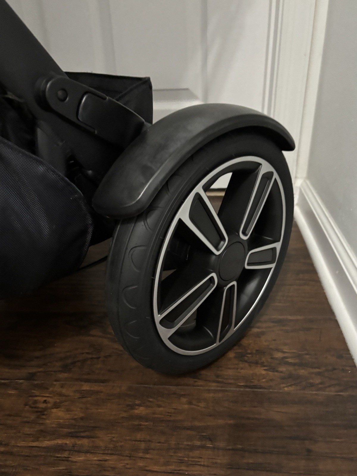 Nuna Demi Grow Stroller with MagneTech Secure Snap - Caviar