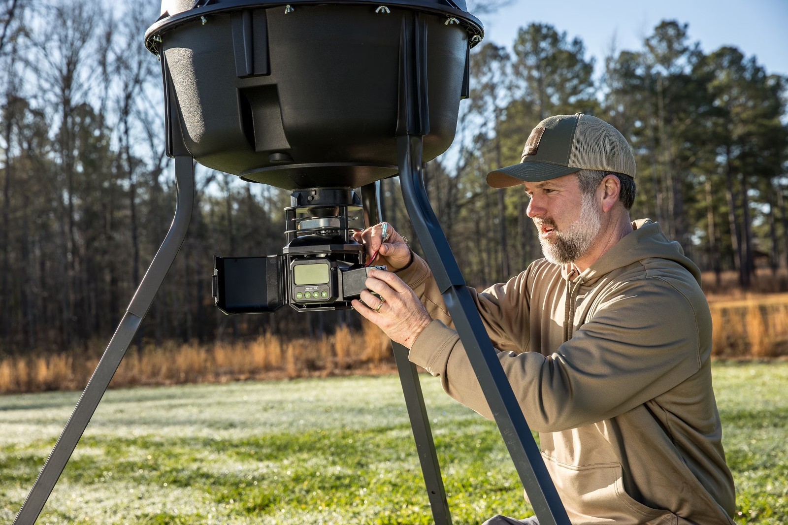 Moultrie Pro Hunter III 360° Broadcast Game Feeder Kit