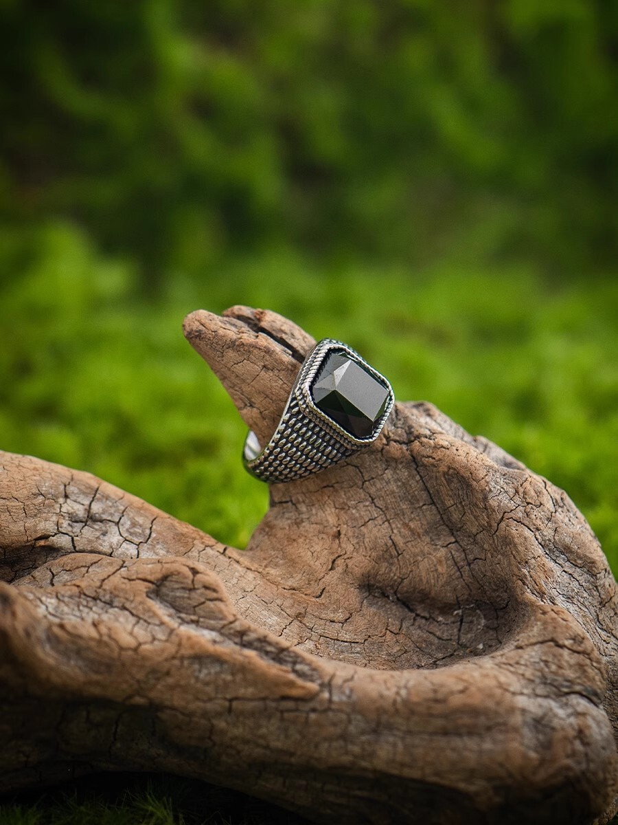 NIGHT WORKS Scarlet zircon / black zircon retro texture couple ring dark