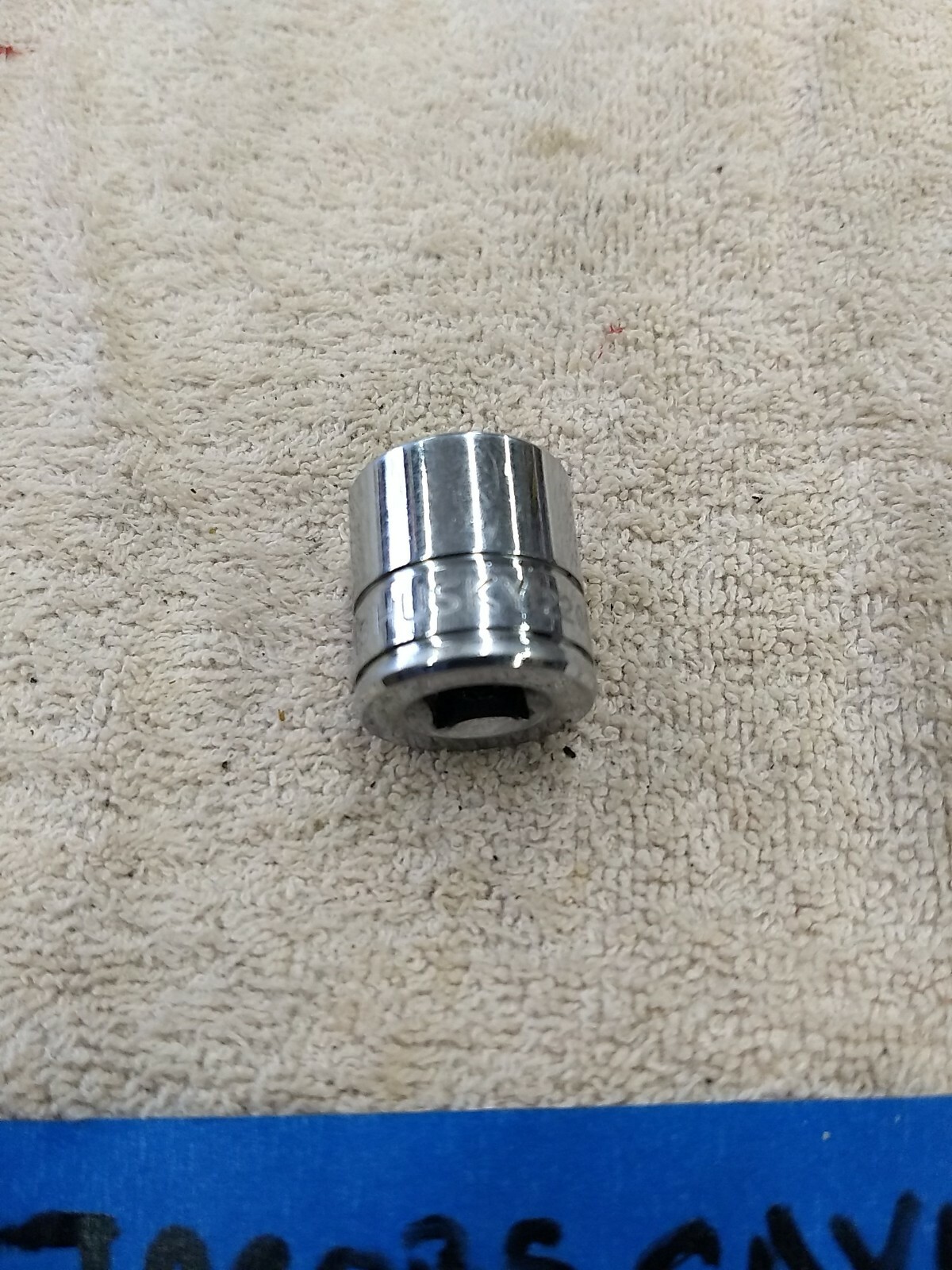 Husky USA 22022 11/16" 6pt 3/8dr Std Socket