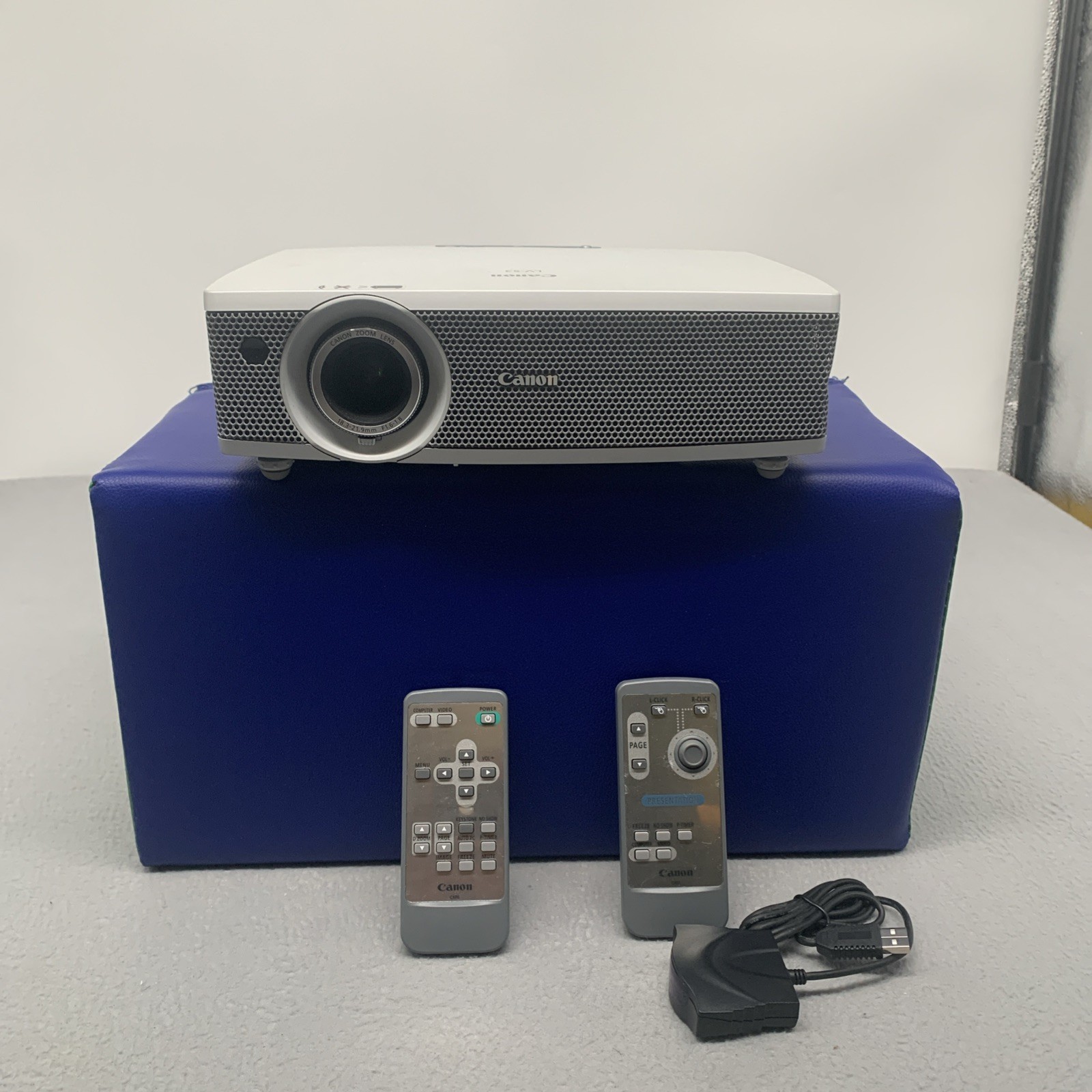 Canon LV S3 LCD Projector Zoom Lens 18.3-21.9mm F1.6-1.8 Presentation Remote