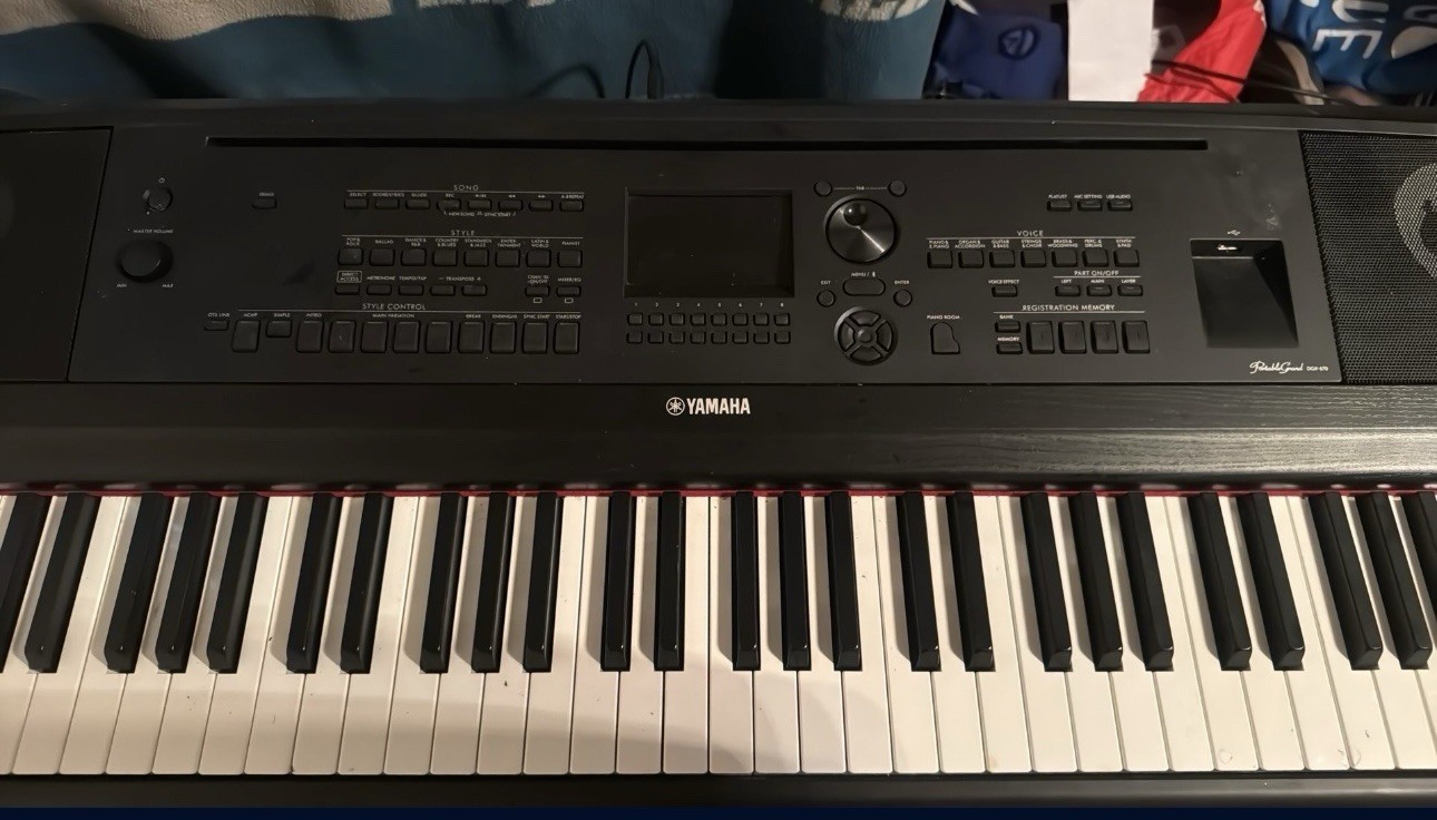 Yamaha Piano with Wooden Stand, 3 Pedals & Sheet Music Stand Excellent Condition