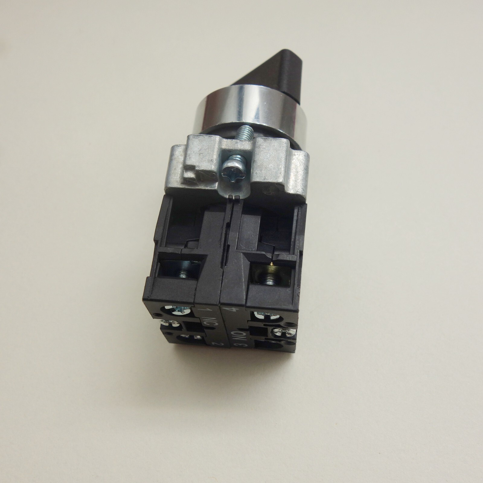 2PCS 22mm Select switch 3 Position Fits XB2BD33 Selector Switch Maintainted