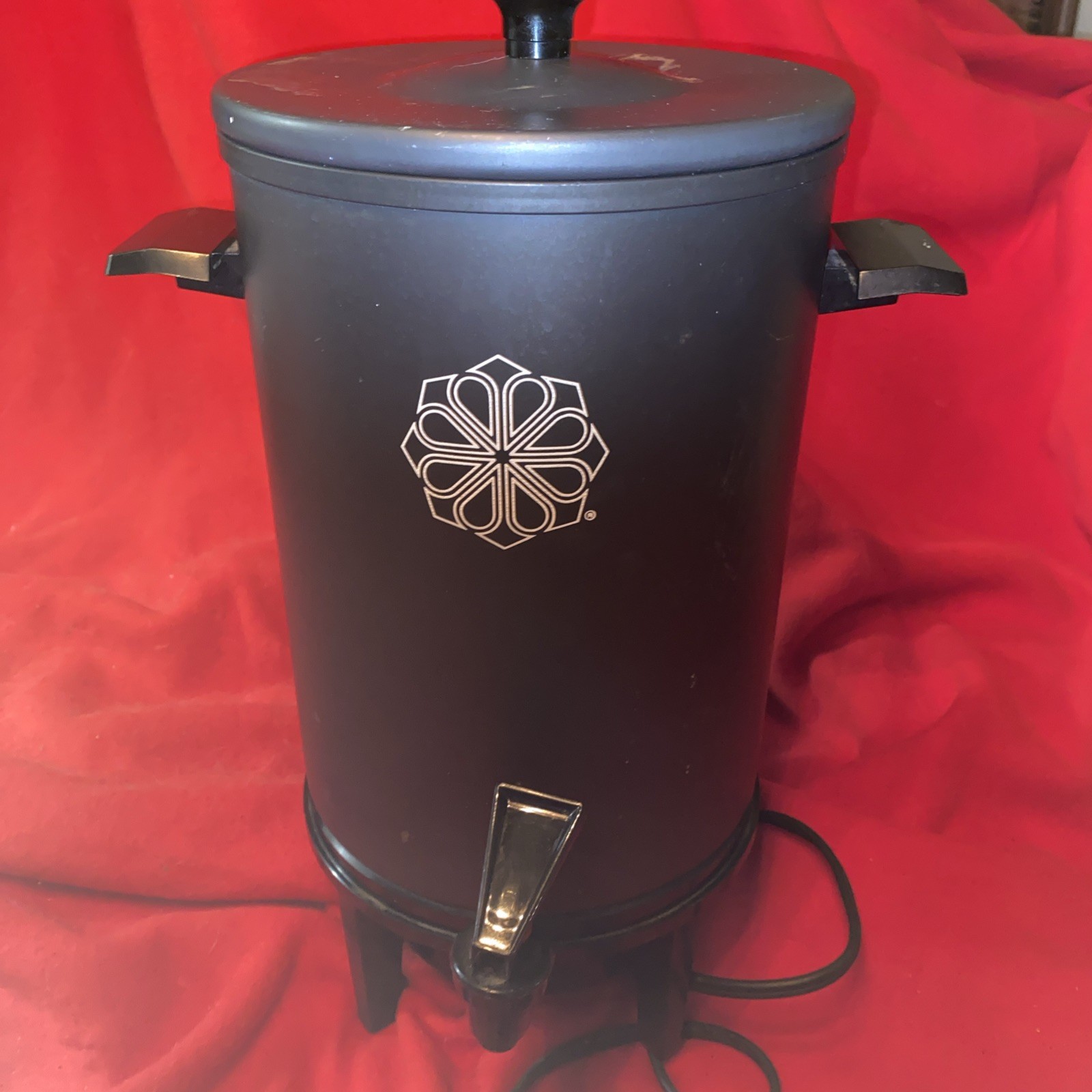 Vintage West Bend Miracle Maid 20-cup Black Electric Coffee Percolator Snowflake