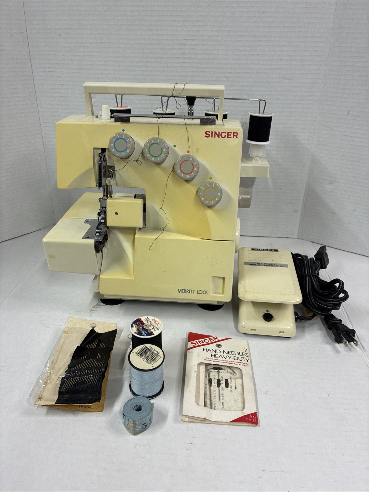 SINGER Merritt Lock 14U44B Serger Sewing Machine Run Very Smoothly