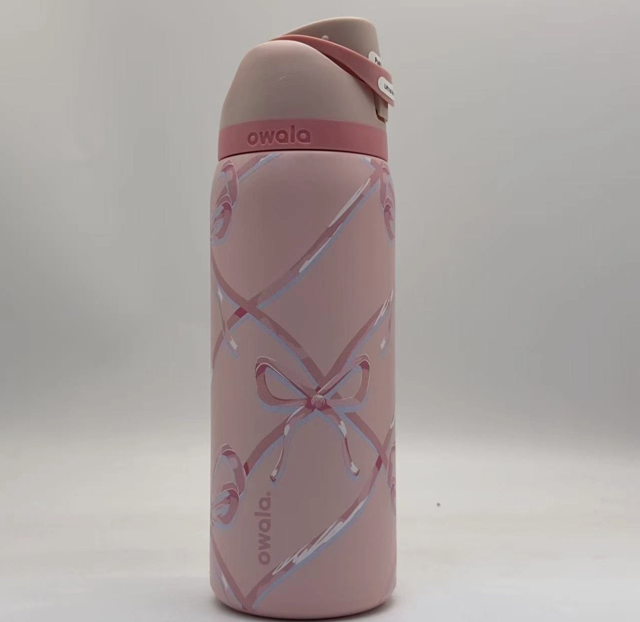 Owala FreeSip Sugar Plum Fairy 32 Oz Water Bottle Holiday Collection Pink