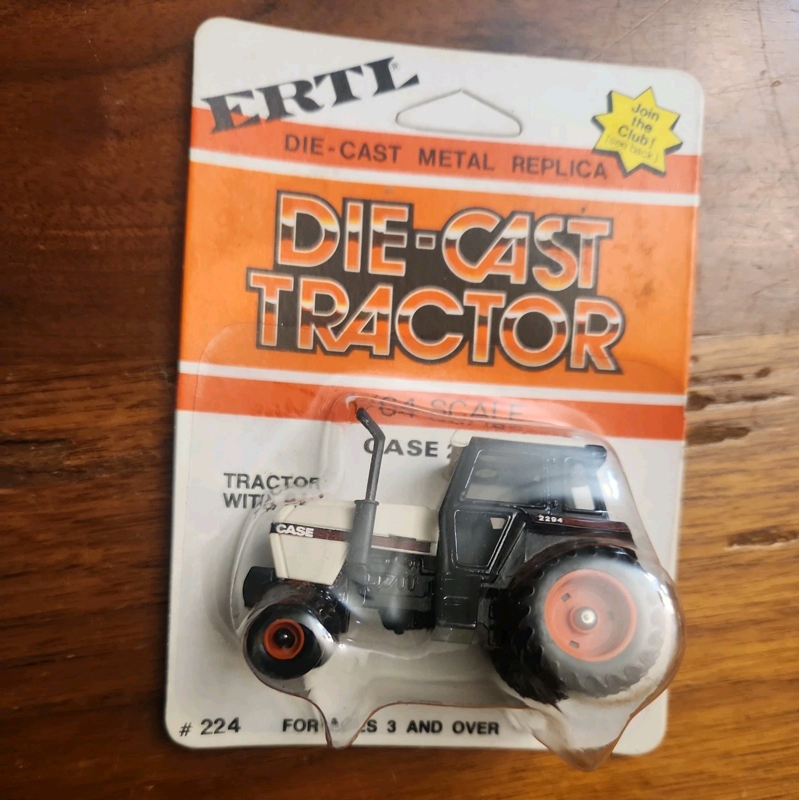 NEW ERTL Die cast Tractor Case 2294 Tractor with Cab #224 1:64 Scale Unpunched