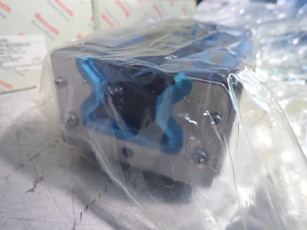 REXROTH  R182452310 ROLLER RUNNER BLOCK  10251190215