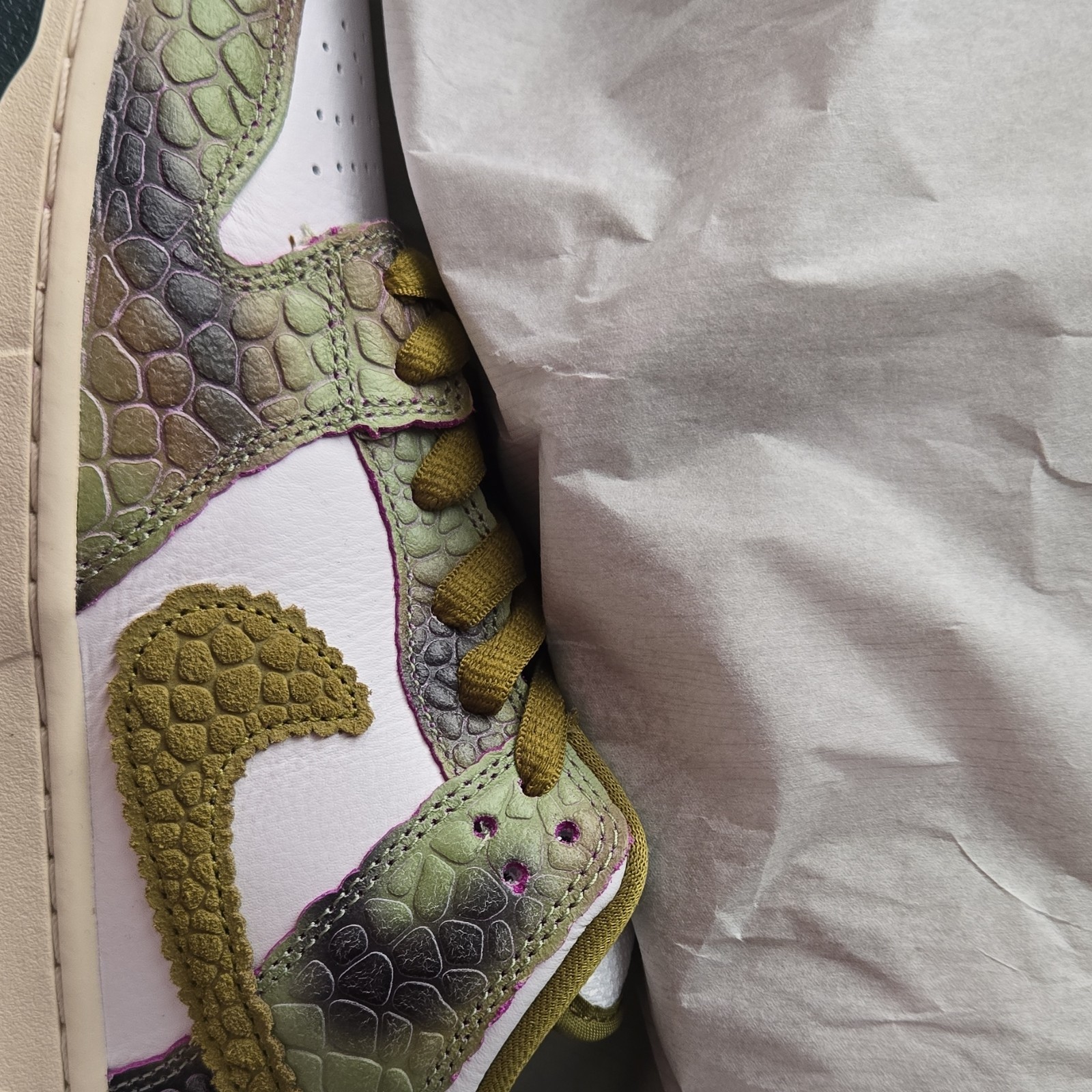 Nike SB Dunk Low Pro QS Oil Green/Desert Moss-White Skateboarding Shoes Men's 11