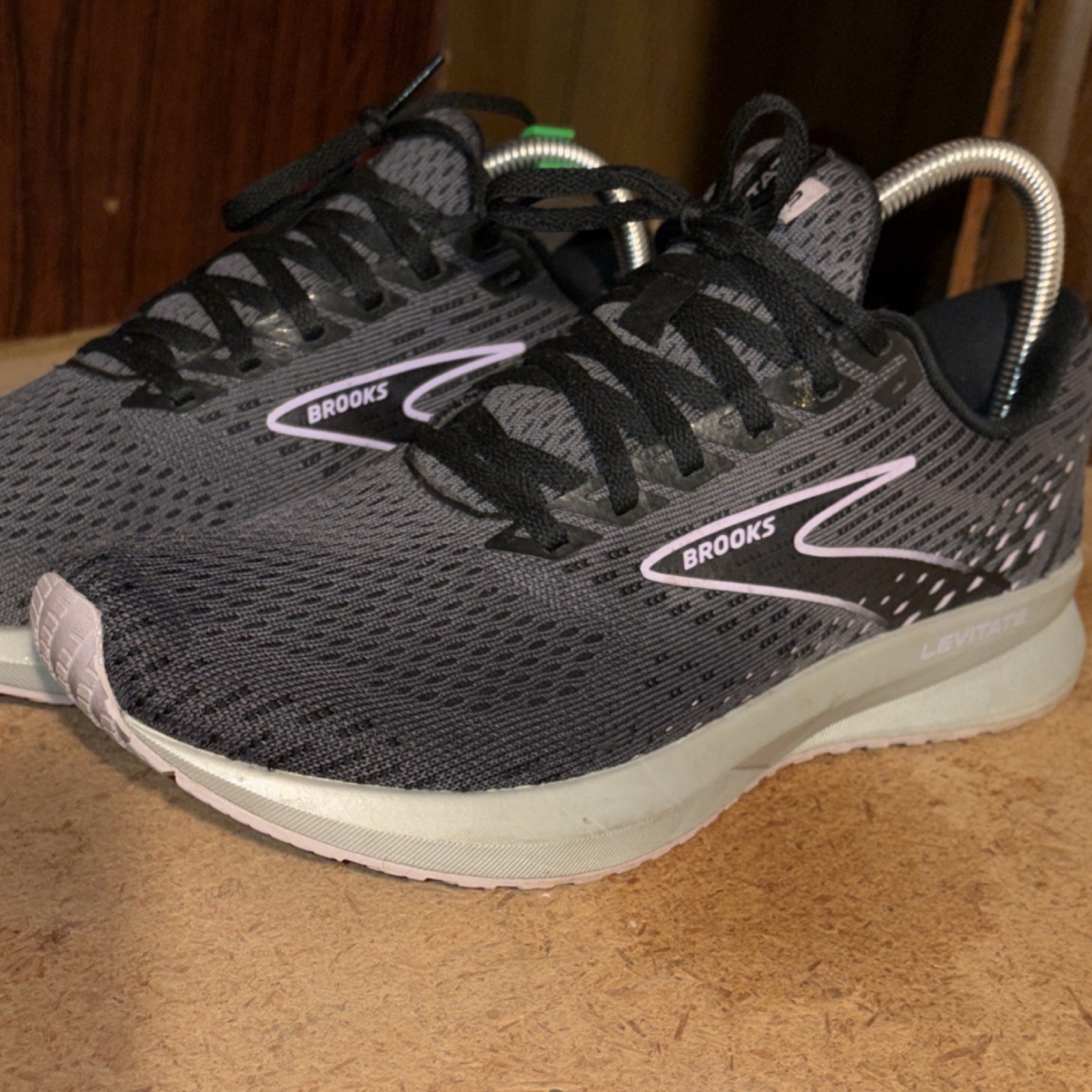 Brooks Levitate Men's Athletic Running Shoes US 10 Black/White Mesh Low Top