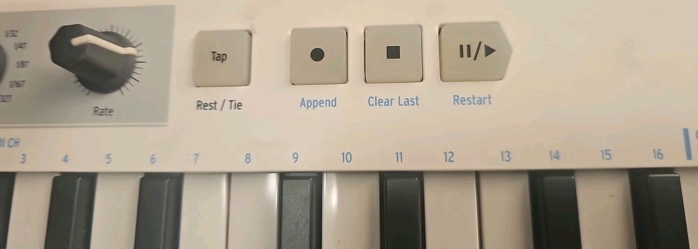 Arturia KeyStep 32-Key MIDI Controller with Damage box No Power Supply.
