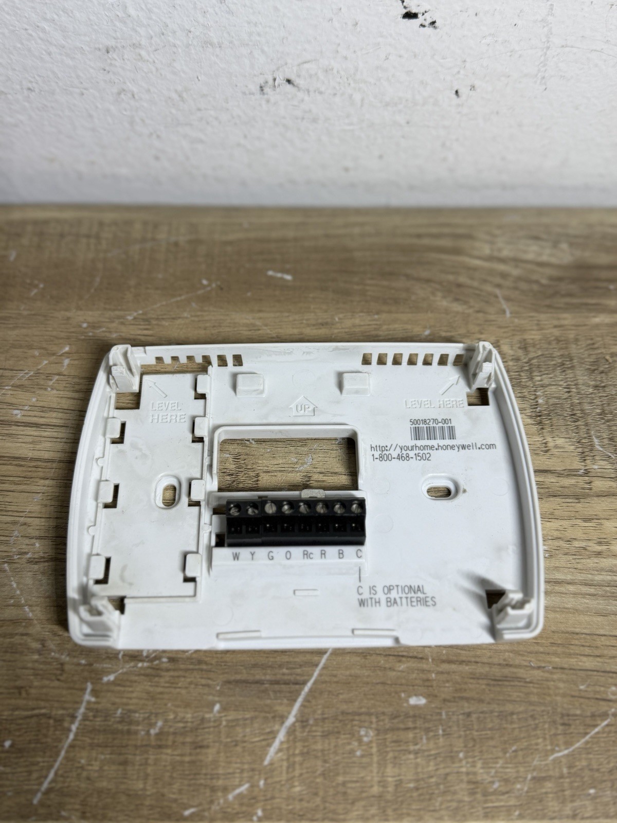 Honeywell Thermostat White TH3110D1008 Pro 3000 (Backplate Only)