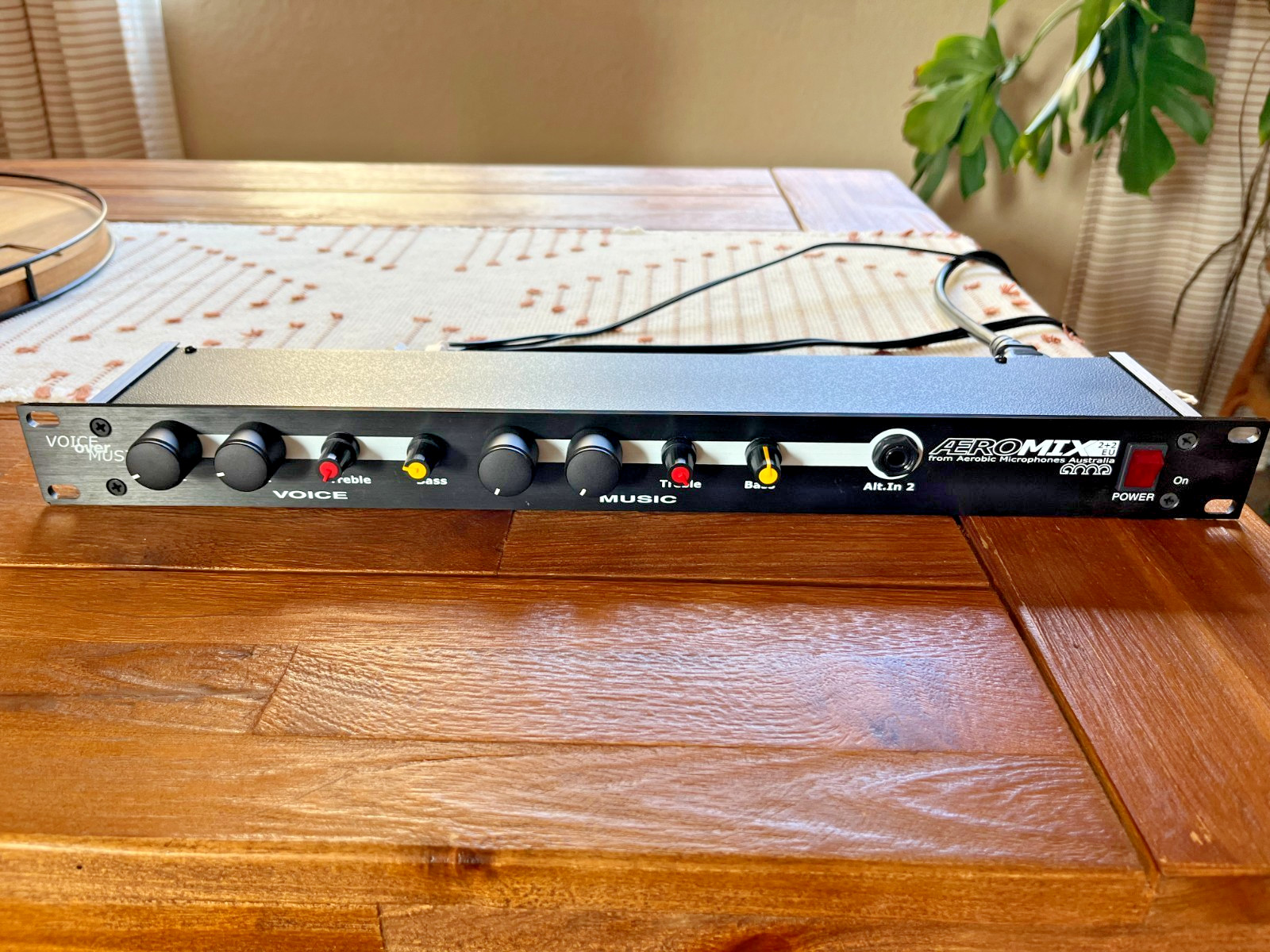 Fitness Audio AeroMix 2+2 DC Rack Mount Mixer w/Power Supply and RCA Cables