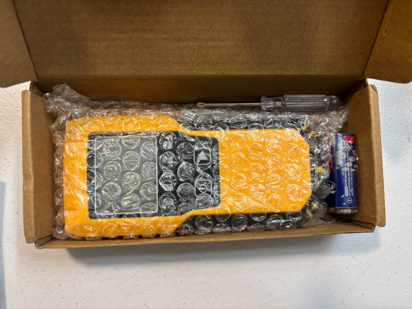 Wall Stud Finder Model: TH570 Tested Works (NEW W/Battery)
