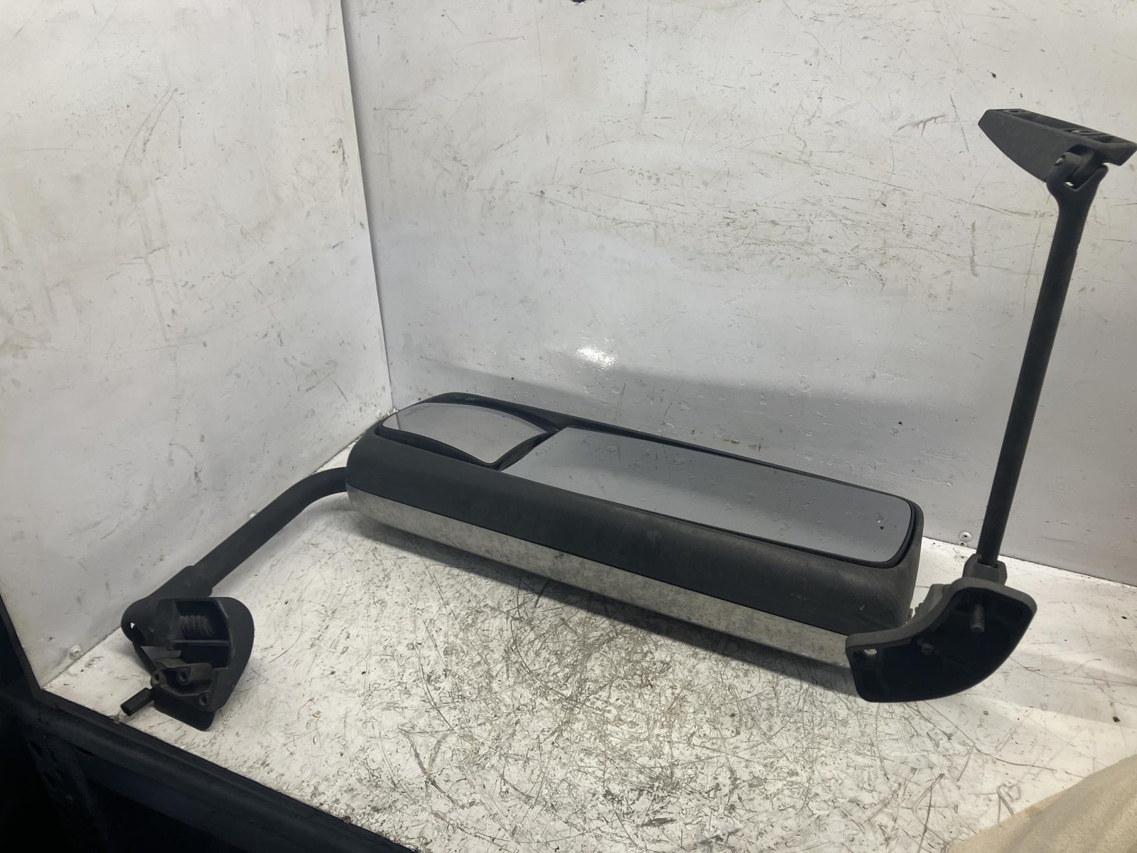 2003-2012 Volvo VT POLY/CHROME Left/Driver Door Mirror - Used