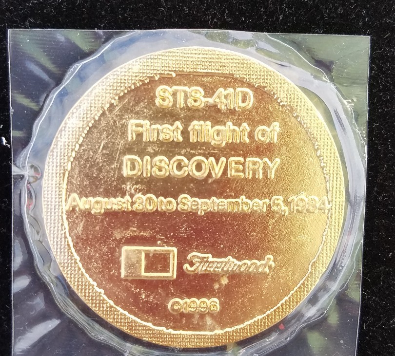FIRST FLIGHT OF DISCOVERY-ENAMELED TOKEN W/NAMES