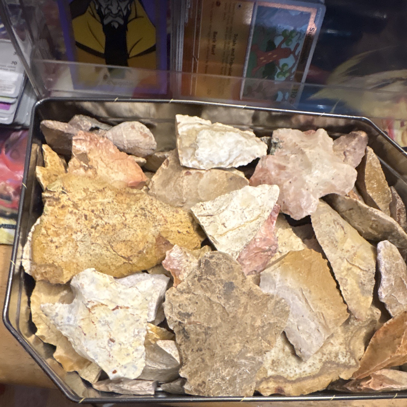 Knapped Stone Arrowhead Points Lot for Bow Hunting, Beige & White
