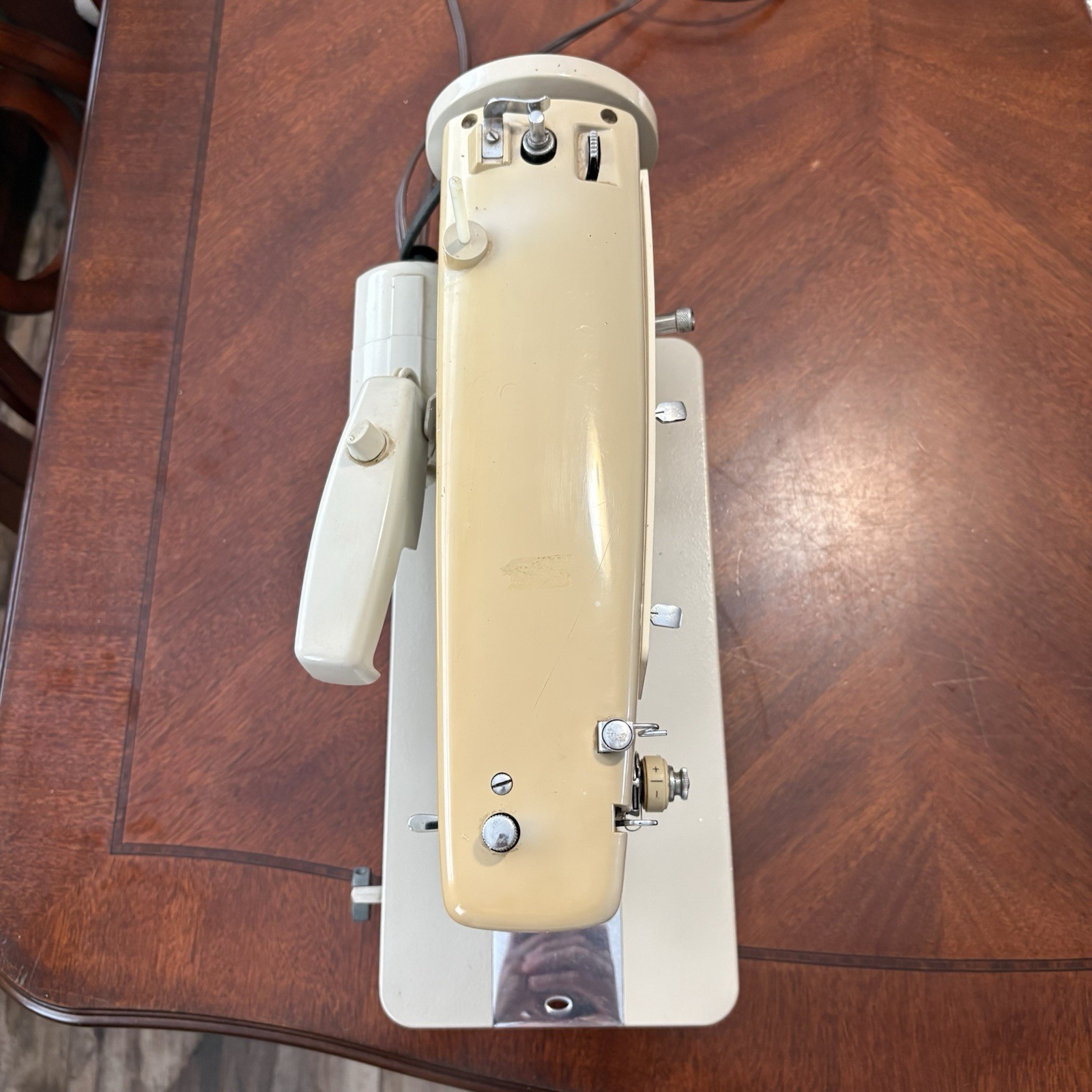 SINGER 237 Straight/Zigzag Sewing Machine, Parts/Repair