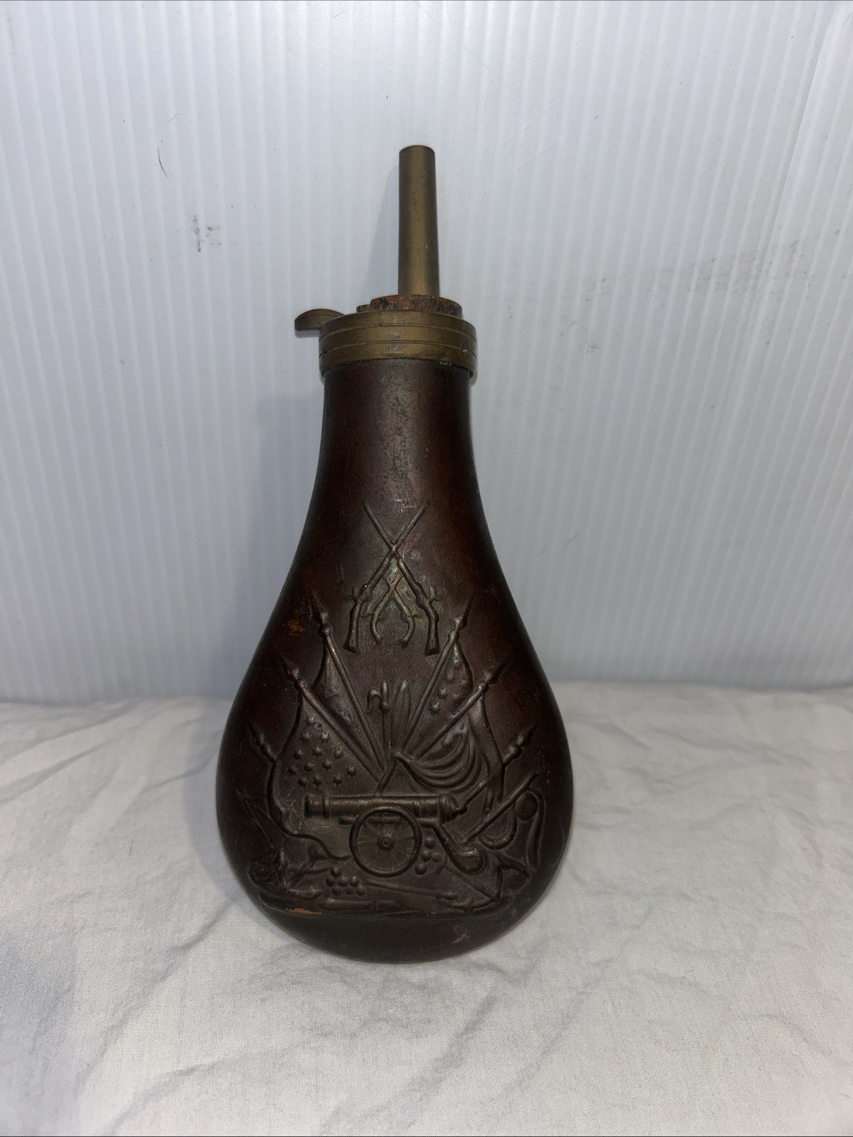 Euromanufactured Italy Brass Powder Flask – Civil War Cannon & Flags N9475