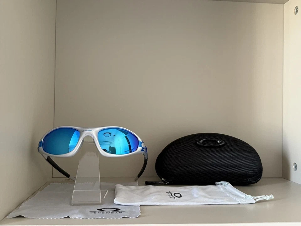 Oakley Straight Jacket 99 Muzm OO9505 Sunglasses Silver Frame Blue Lenses