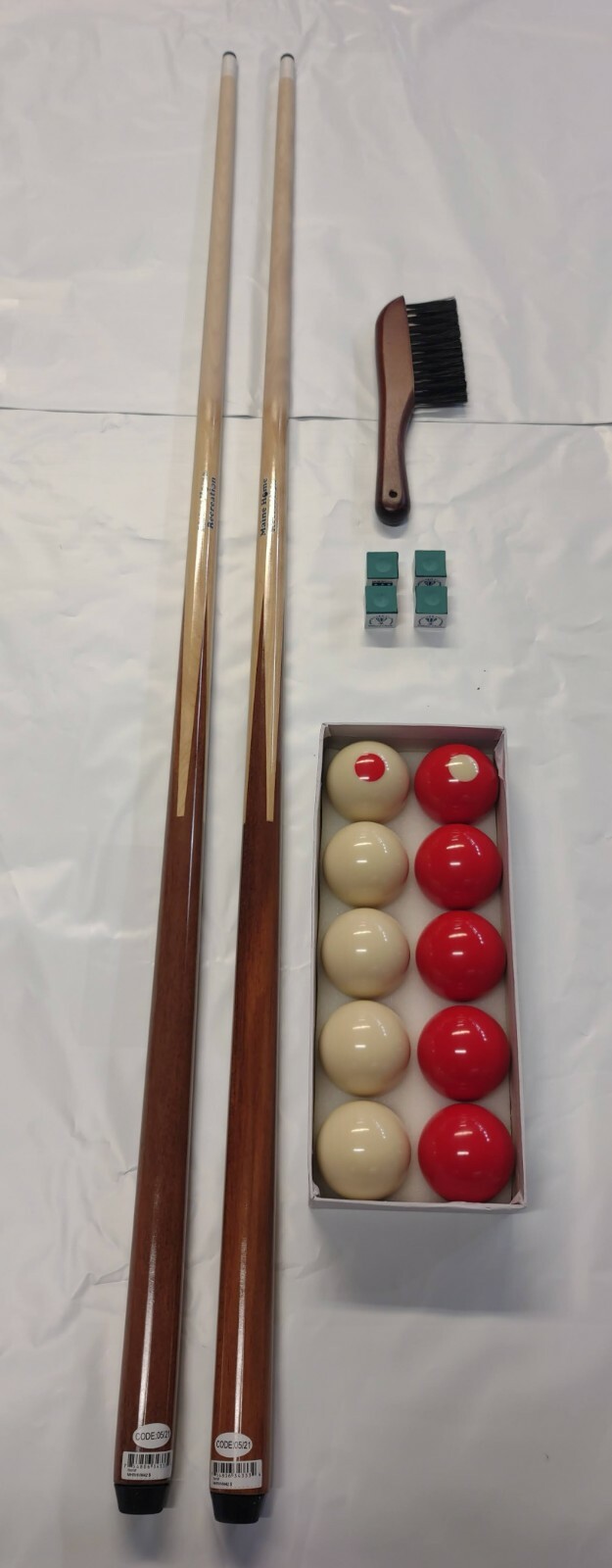 Bumper Pool Play kit with 42" cues
