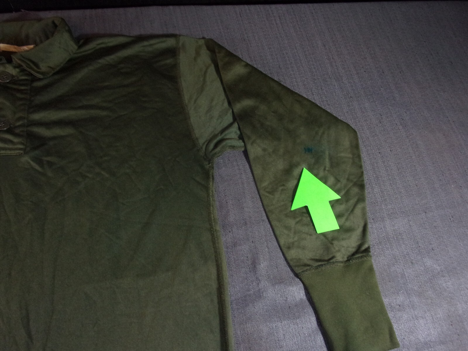 USAF ARMY SHIRT GREEN SLEEPING HEAT RETENTIVE MOISTURE RESISTANT MEDIUM DEFECTS