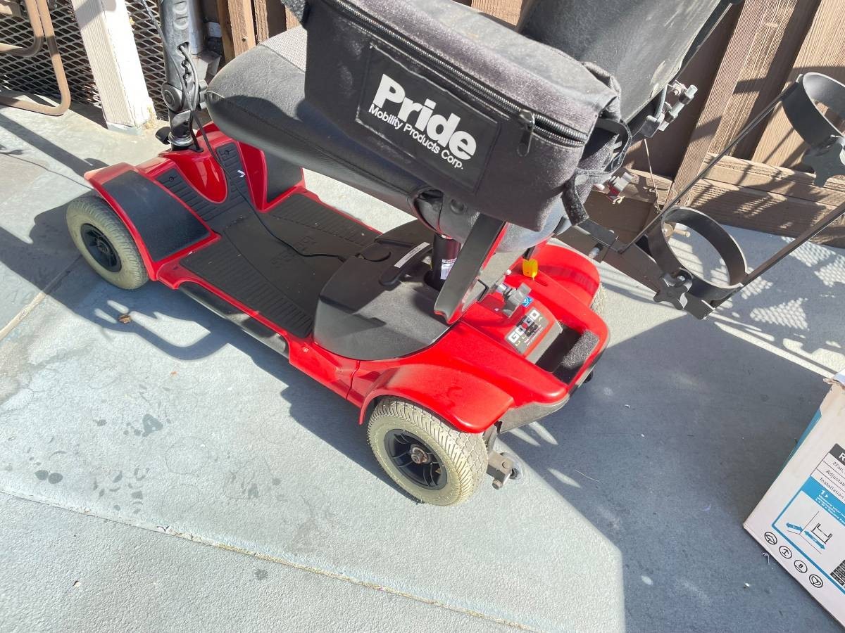MOBILITY 4 WHEEL SCOOTER ,RED GO GO ULTRA