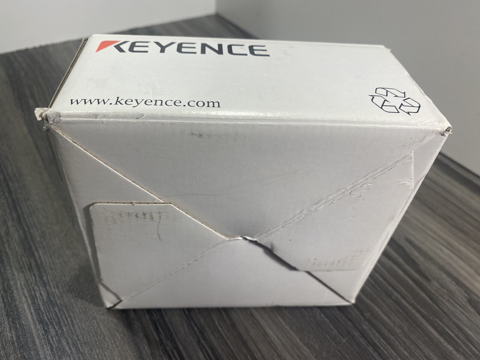 New Keyence FD-Q10C Clamp-on Digital Flow Sensor w/ Sensor Bracket 20-30VDC -USA