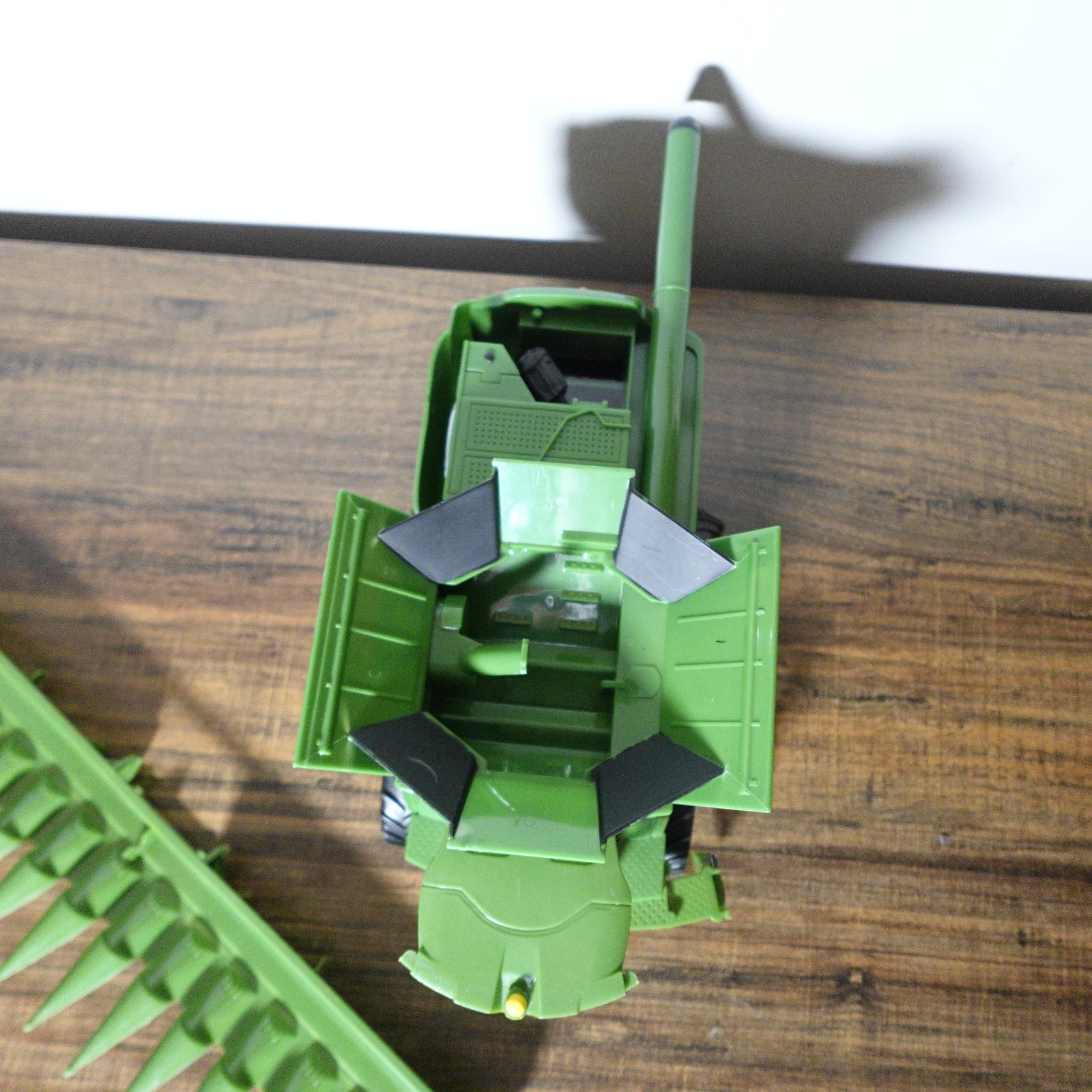 ERTL John Deere S690 Combine 1/32 Scale Full Plastic