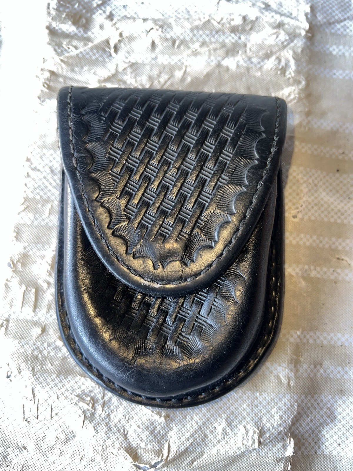 Police Trade-In GOULD & GOODRICH B583W Handcuff Holster USED