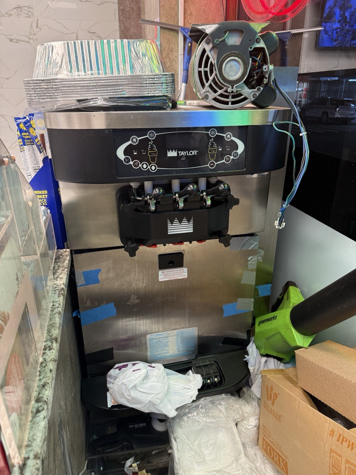 Taylor dual head soft serve ice cream machine C713-27 floor model