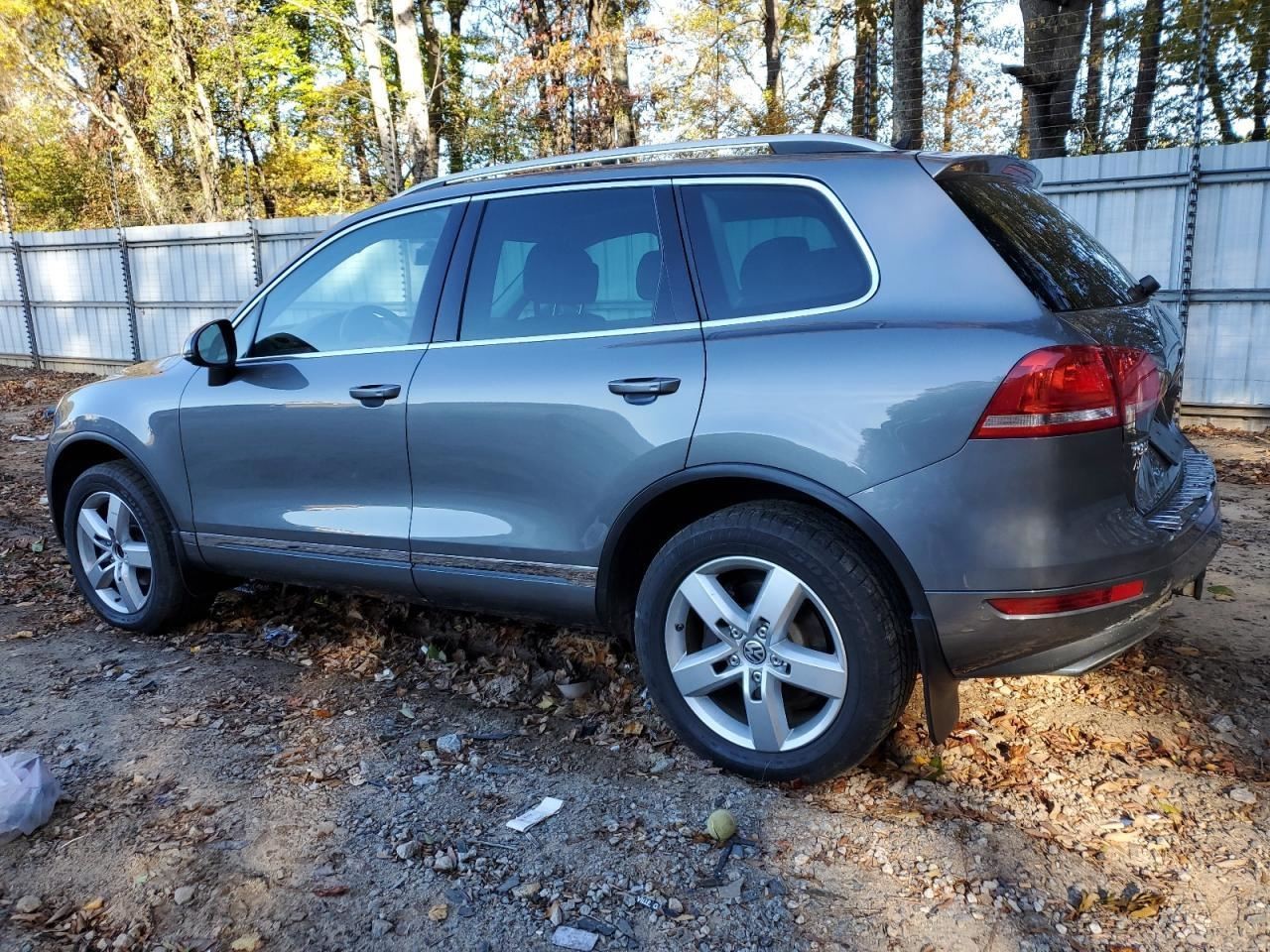 TOUAREG 2014 Glove Box 4989253