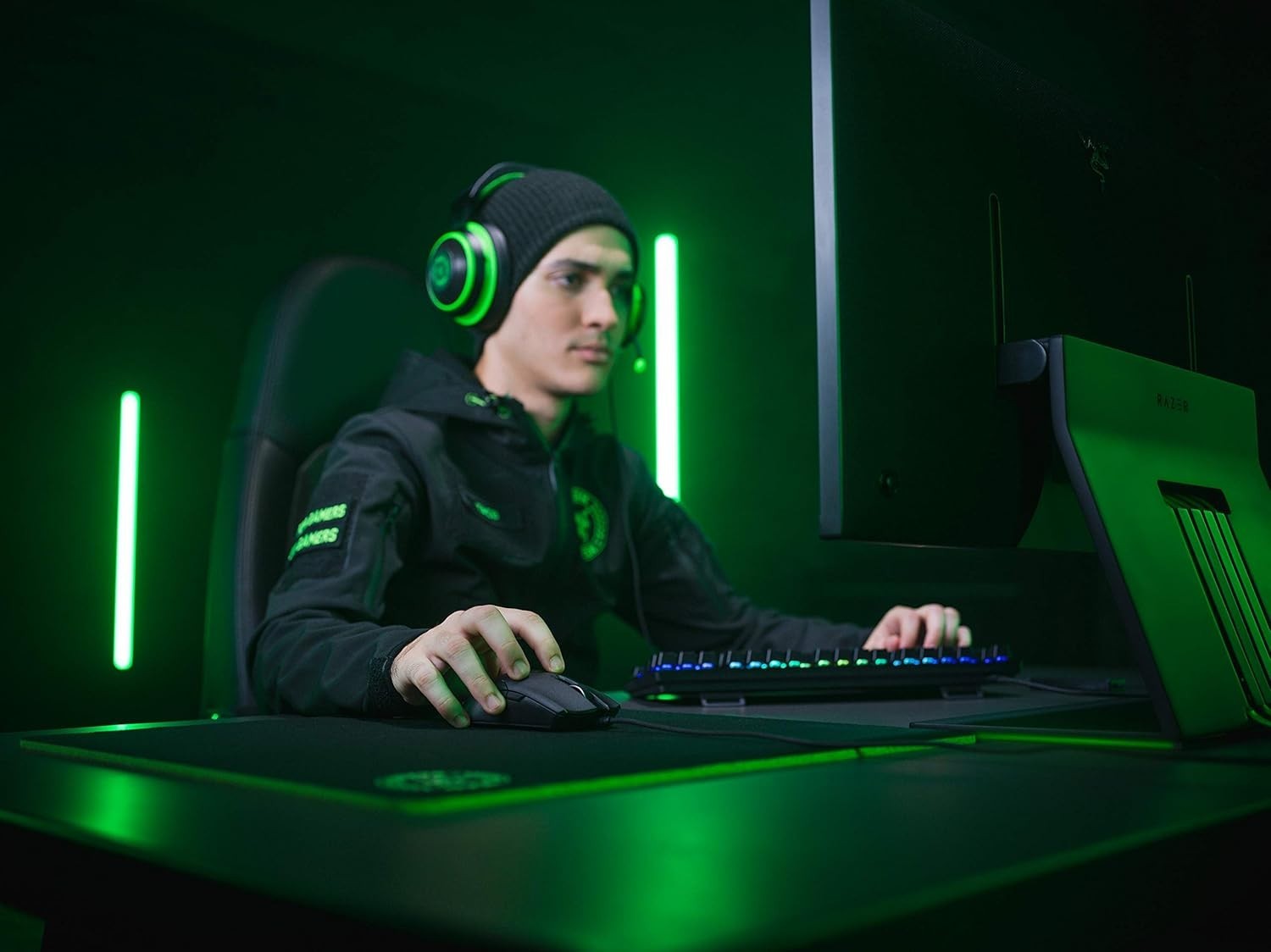 Razer Viper Wired Optical Gaming Mouse - Black with Chroma RGB Lighting