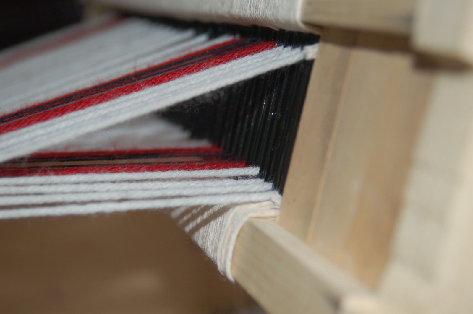 Plans to build a 4-Harness Table Loom Cheaply