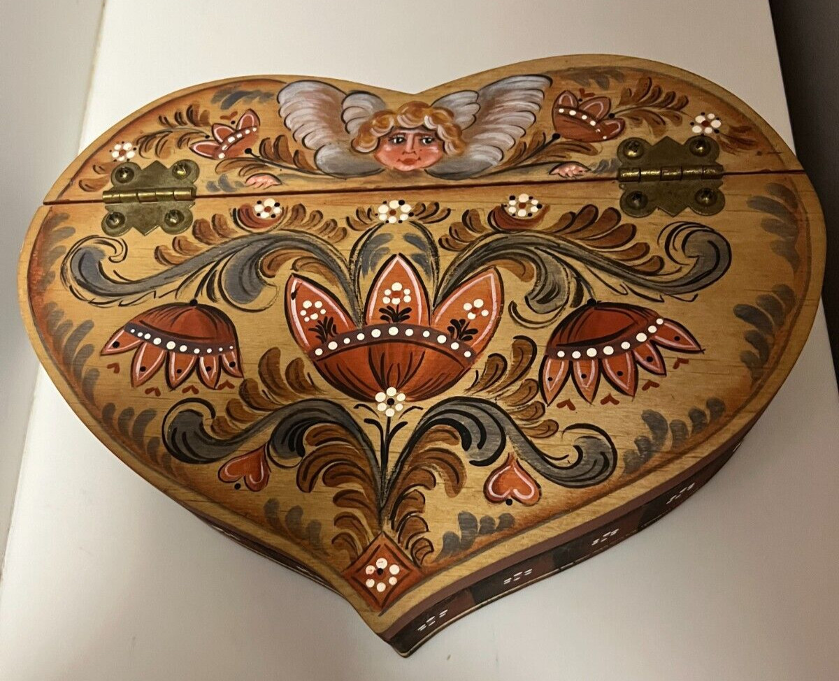 Folk Art Lidded Hinged Box Heart Shaped Cupid’s Alpbach Heart