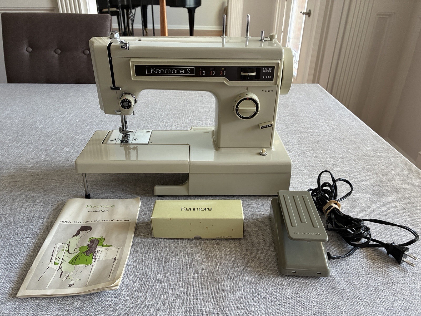 VTG  Kenmore 8 Sewing Machine 158-13412 W/Foot Pedal , Manual, Accessories MINT