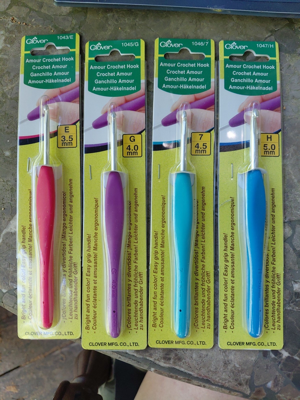 Set of 4 Clover Amour Crochet Hooks 1047 H 5mm 1046 I 4.5mm 1045G 4mm 1043 E 3.5