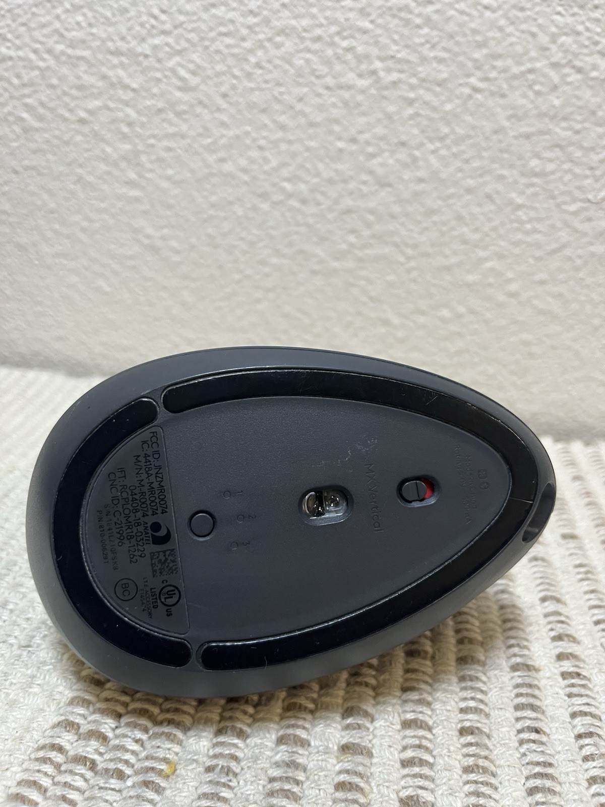 Logitech MX Vertical Wireless Ergonomic Vertical Mouse 4000 DPI 6-Button Black