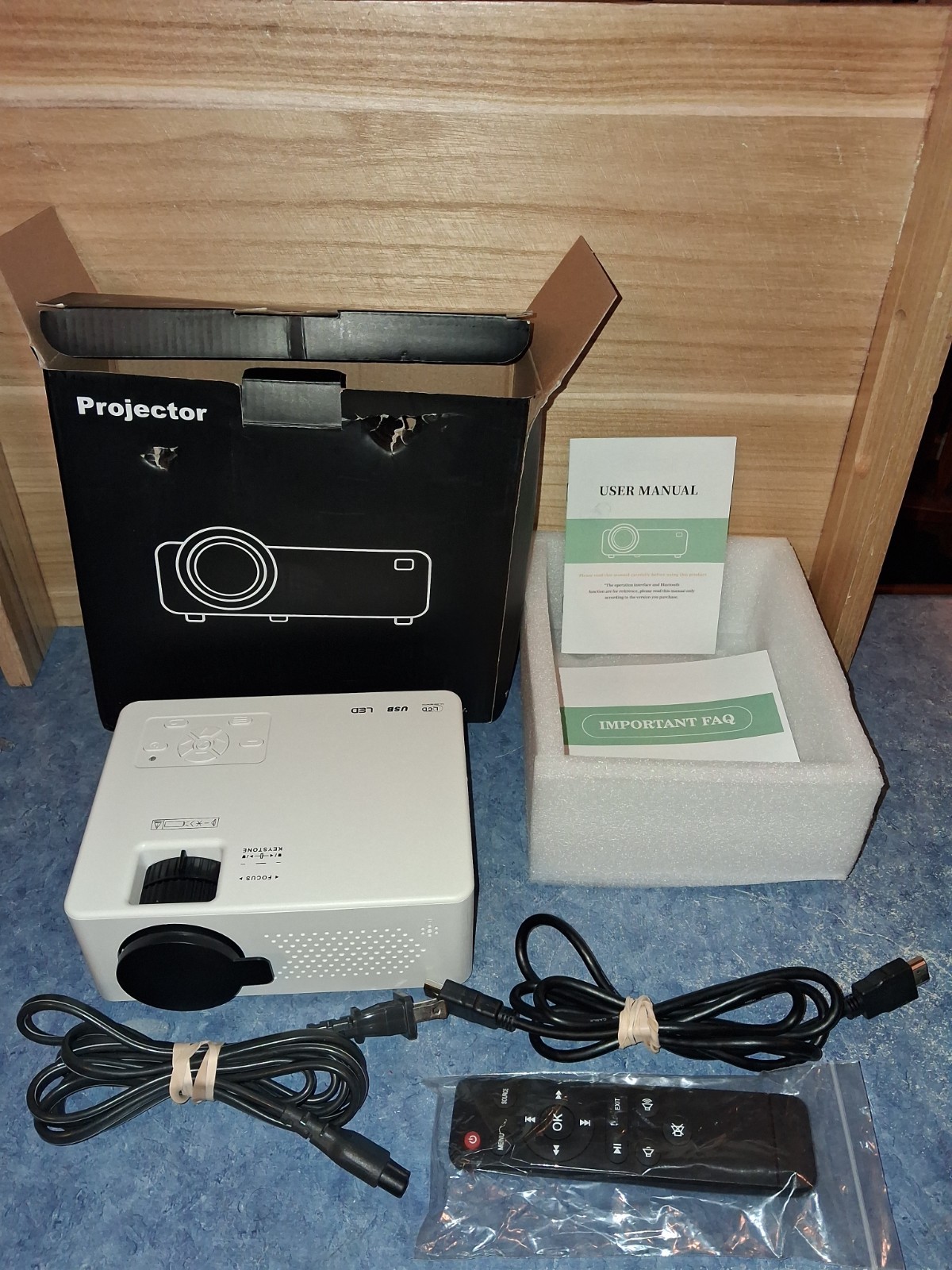 Purshe HI-01 Mini Bluetooth Projector PJ0361 Bundle-Works Perfect-Mint Condition