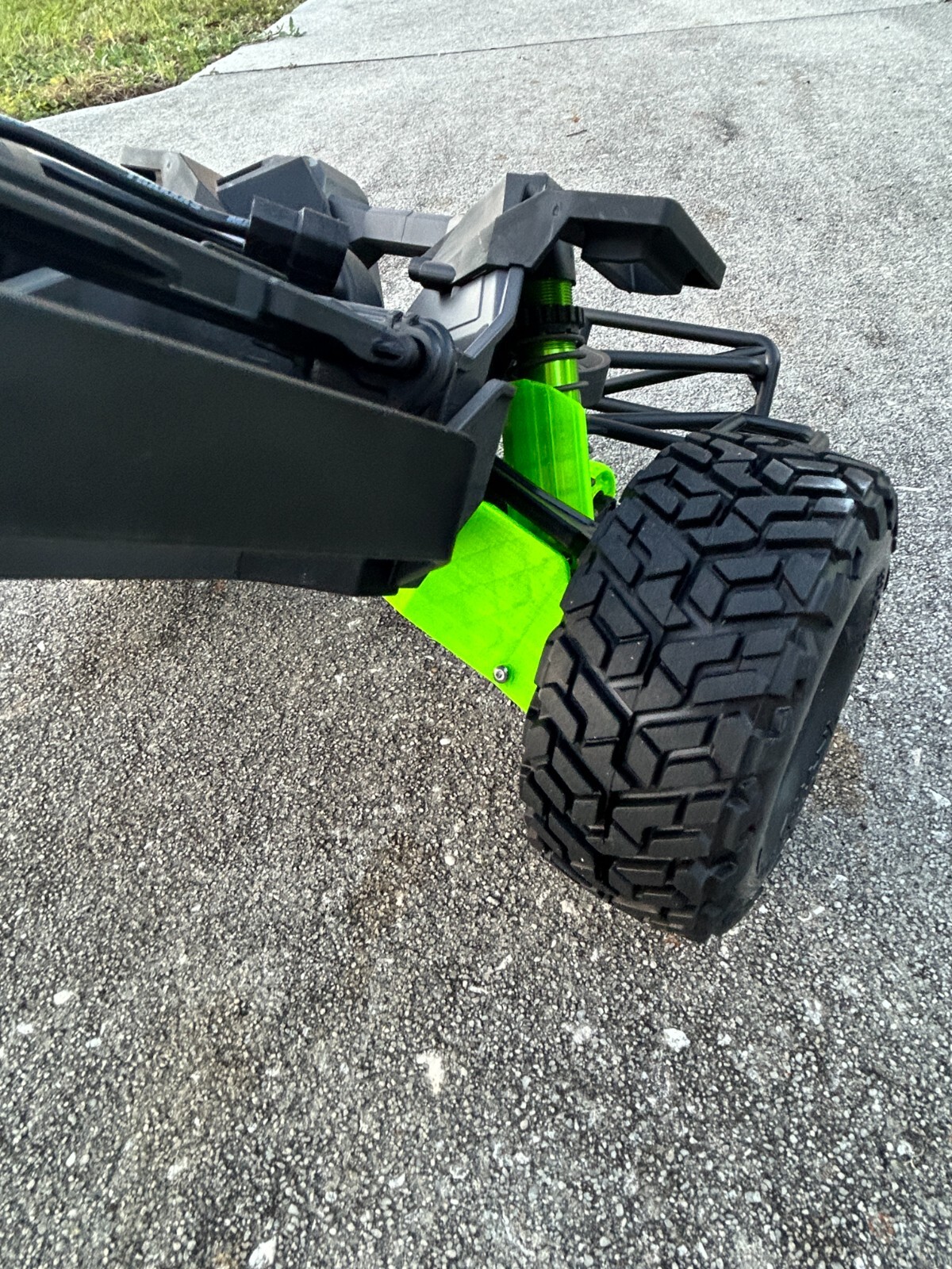 Traxxas Maxx Slash Mud Guards and Shock Guards (Set of 8)