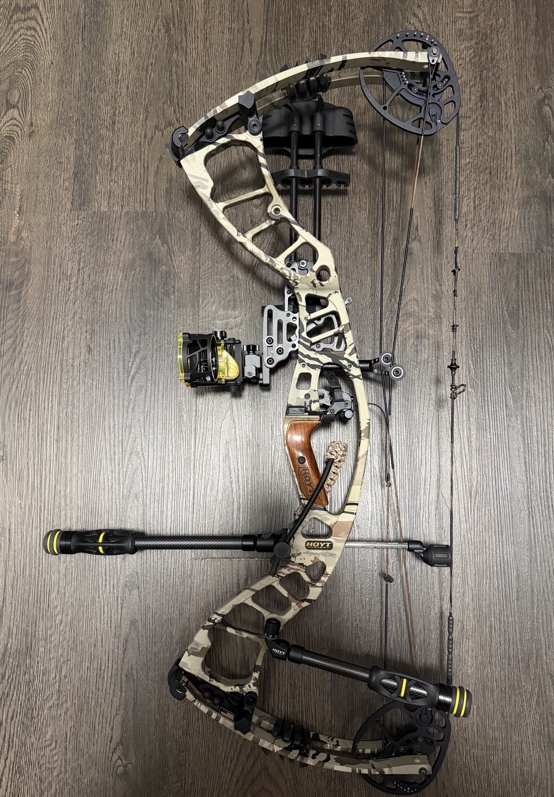 Hoyt Nitrux 70lb - *Right-Handed Bow* 24-30 Inch Draw (Sight, stabilizer, etc)