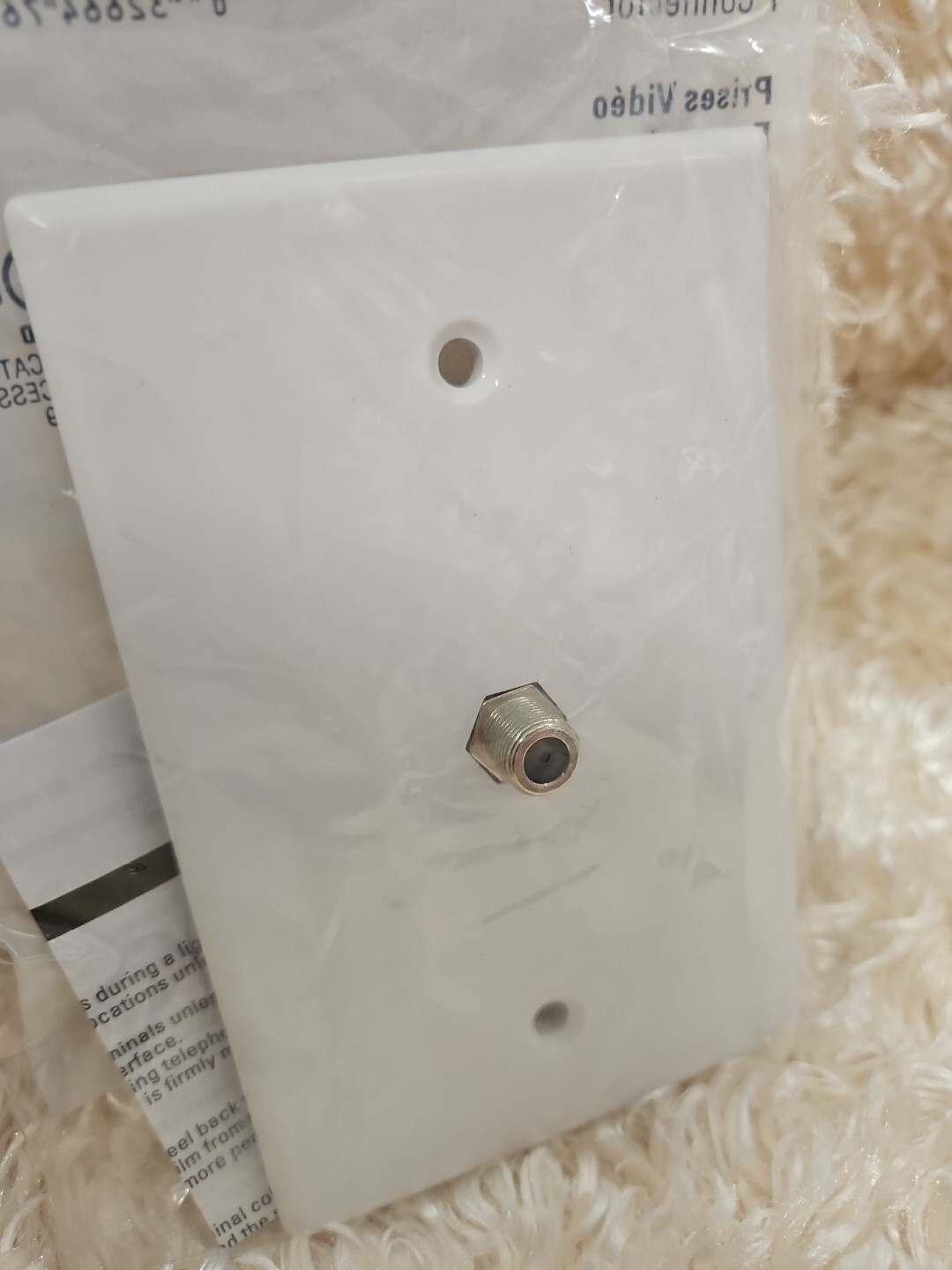 EATON Flush White Mount Video Jack Mid-Size F Connector 2072W-F-LW NEW!
