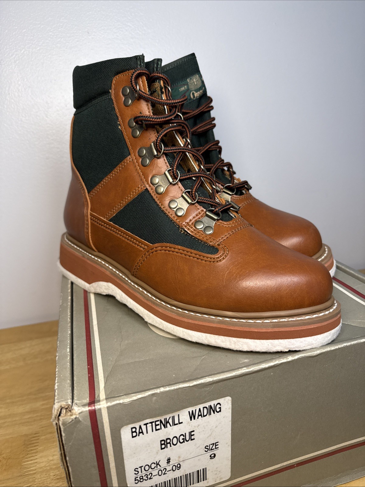Orvis Battenkill Wading Brogue Boots Felt Sole Size 9 Fishing New Brown Green