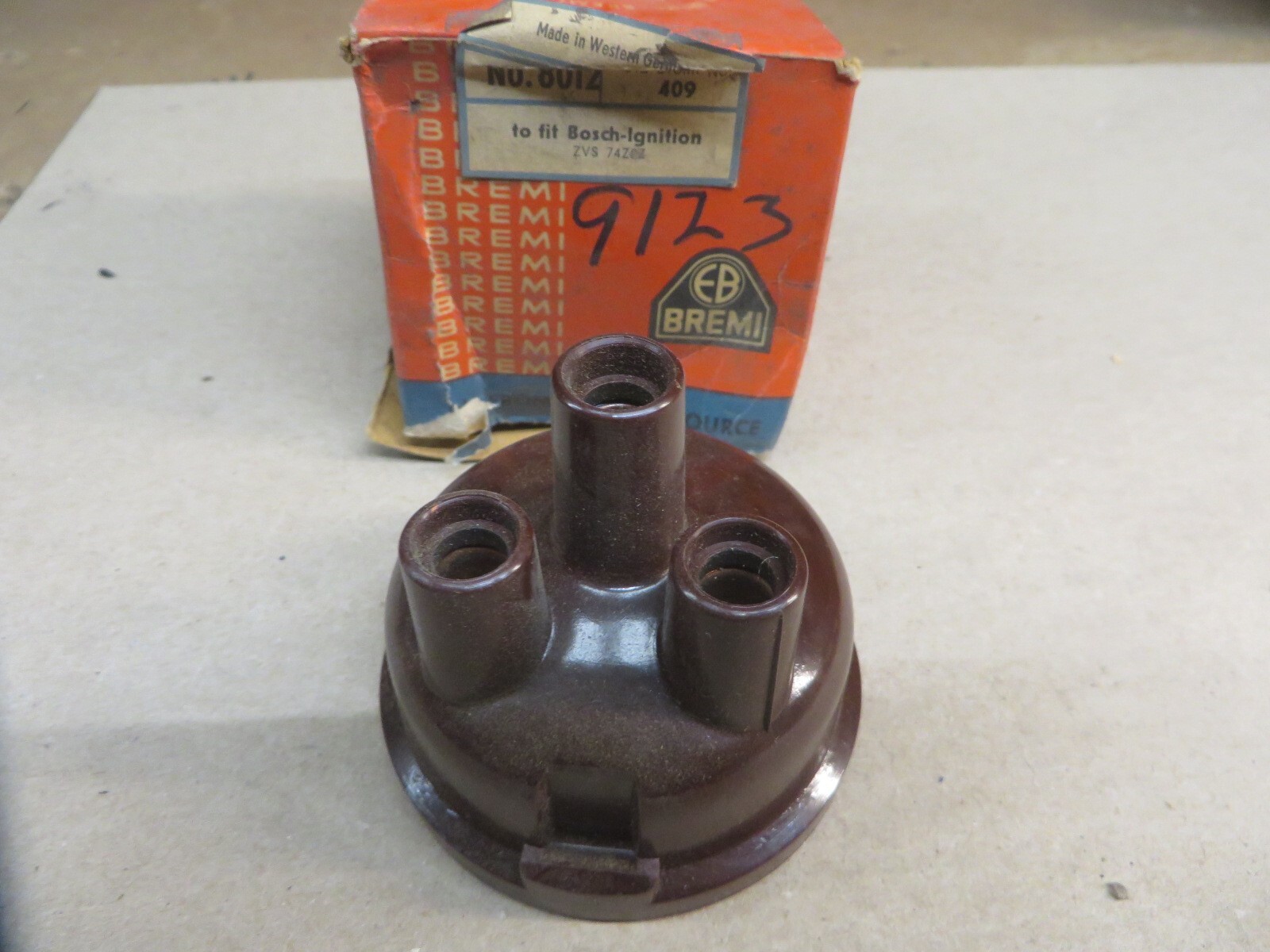 DISTRIBUTOR CAP BREMI # 8012 REPLACES BOSCH # ZVS74Z Z vintage new N O S
